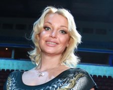 Волочкова в купальнике ужаснула растяжкой: все выпало, грудь разбежалась