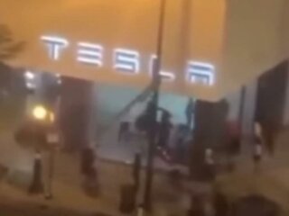 Вандалы и Tesla, gizchina