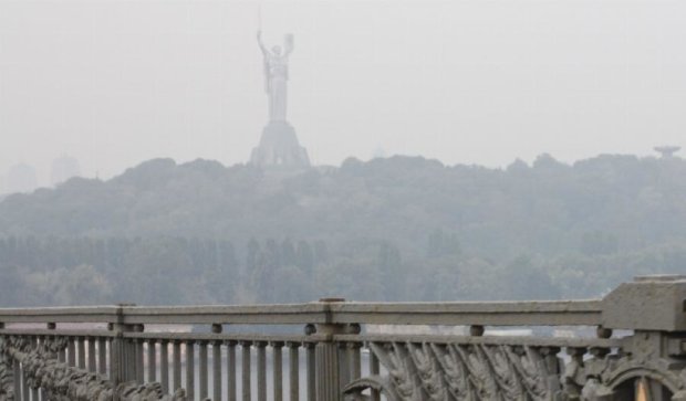 Киев затянуло большим смогом