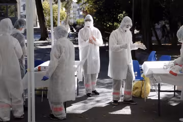 Тест на ковід, фото: hu.euronews.com