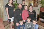 Семья харьковского священника показала пример доброты – отстроили храм и воспитали пятерых детей