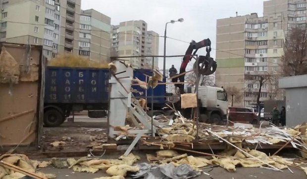 Победа: в столице уничтожили "улицу МАФов" (фото)