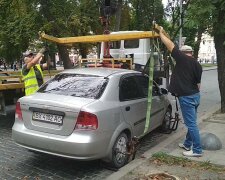 Ключи на базу: у львовян массово забирают машины, кому стоит остерегаться