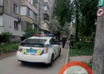 В Києві бабуся зібрала в "гості" рятувальників, швидку і копів: - "НЛО забирають!"
