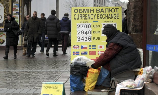 Курс валют на 17 вересня: гривня полоскоче нерви українцям