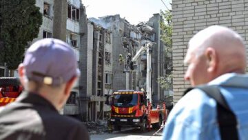 Наслідки російської атаки на Львів: пошкоджені вікна житлового будинку