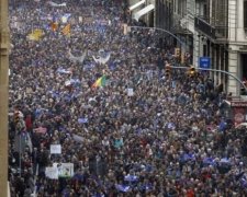 Каталонці масово вимагають відкрити Іспанію для мігрантів