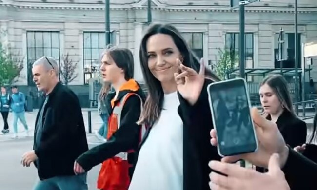 Недоїдений круасан Анджеліни Джолі вже продають на ОЛХ: "Торкався губ..."