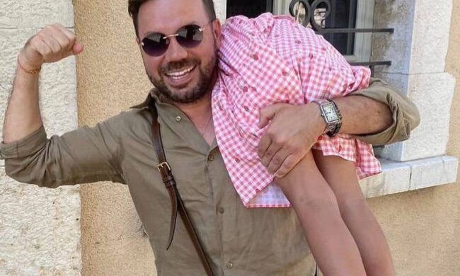 Дочка Андре Тана зі спини / фото: Instagram