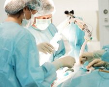 Лікарі зробили унікальну операцію шестирічному хлопчику-дідусю: фото