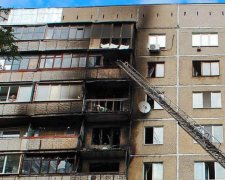 В Луганске сгорели несколько этажей дома (фото)