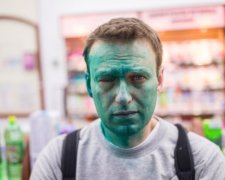 Навальний знайшов замовника "зелених" атак