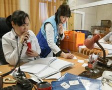 Схопила ножиці: українка взяла лікаря в заручники