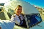 Эффектная блондинка поразила своими селфи в небе