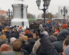 Протесты в России, кадр из видео