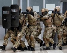 Вертольоти, перестрілки і горілка: затримання п'яниці в українському селі перетворилося на бойовик