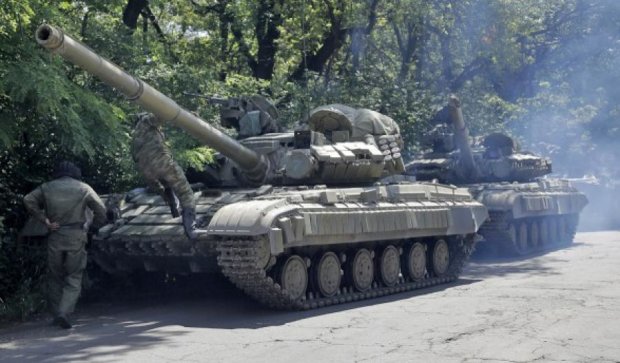 Боевики стягивают танки в Донецк