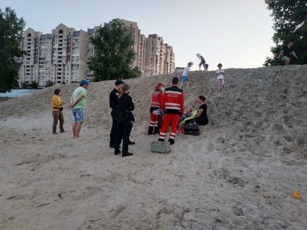 У Києві дівчинку засипало горою піску, не могла дихати і ворушитися - очевидці сотворили диво