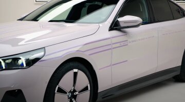 Технологія E-Ink для авто BMW, скріншот: YouTube