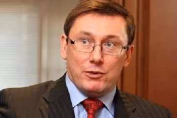 Луценко показав "золоті" сертифікати "газової мафії"