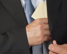 Чиновники на ремонті військових містечок вкрали сім мільйонів