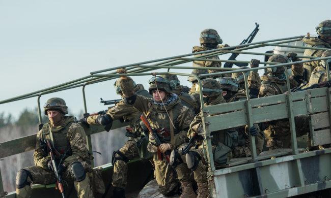 Пекельна доба на Донбасі: українські військові героїчно відстояли своє, і дорого заплатили