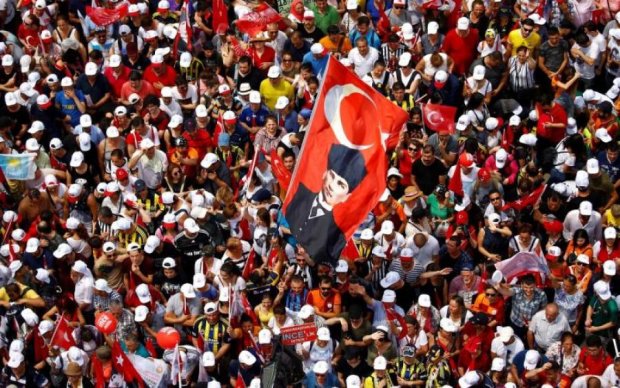 Исторический день: в Турции проходят "чрезвычайные" выборы