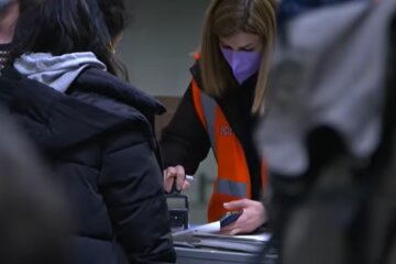 Украинские беженцы, кадр из видео