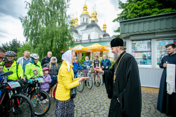 Верующие УПЦ начали 450-километровое паломничество