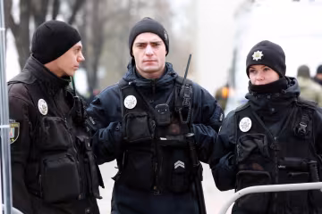 У Києві по-звірячому зарізали молодого хлопця, стік кров'ю посеред вулиці: у копів жодної зачіпки