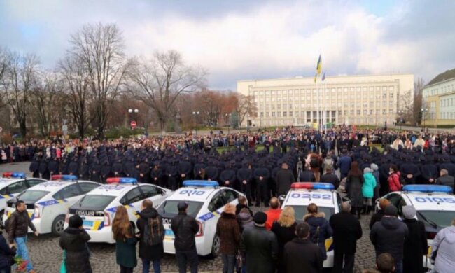 В Ужгороде 250 патрульных присягнули на верность Украине (фото)