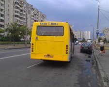 Київські маршрутки розсипаються прямо на ходу: фото