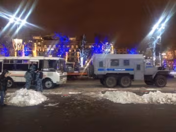 Очевидцы: в Москву стягивают внутренние войска