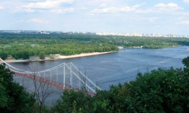 Що знищує найбільшу річку України