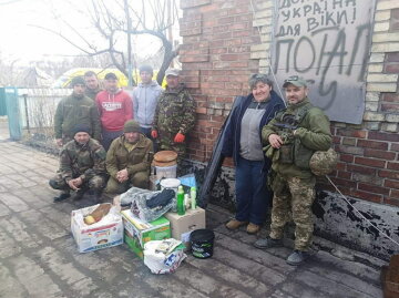 Волонтерка из Прикарпатья помогает военным, фото: Репортер