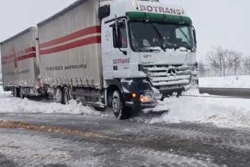 Снігопад в Україні, кадр з відео