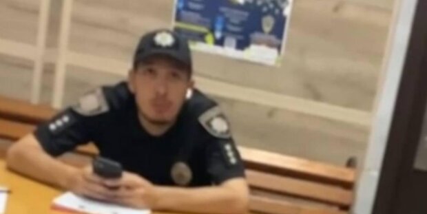 Мовний скандал з поліцейським. Фото скріншот відео з відкритих джерел