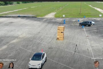 Tesla Model X, скриншот