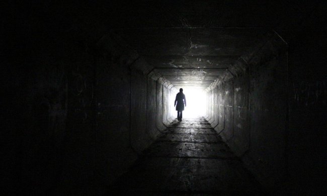 Ученые разгадали, почему люди видят свет в конце тоннеля перед смертью