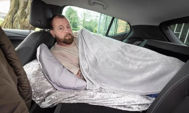 Батько 2 дітей після розлучення живе у своєму автомобілі: "Ніхто на роботі не повірив, що безхатько"