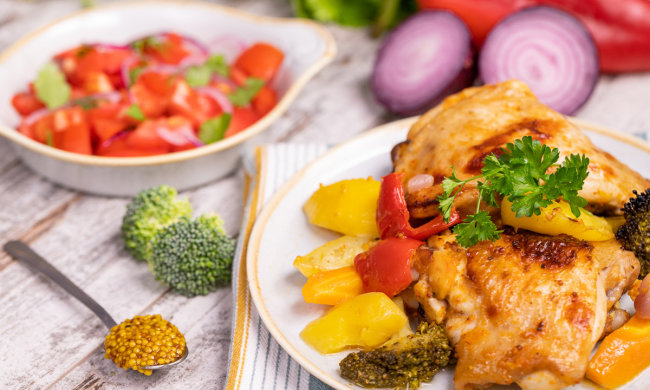 Курка в рукаві з овочами: рецепт, який доповнить будь-який стіл