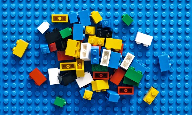 Достойно Шнобелевской: ученые узнали, как быстро проходит через организм кубик Lego
