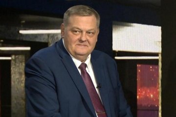 Маленька бомбочка: скажений історик хоче підірвати Україну у прямому ефірі