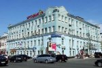 Серйозне ДТП з постраждалими у Києві: Toyota прилетіла в припарковані авто