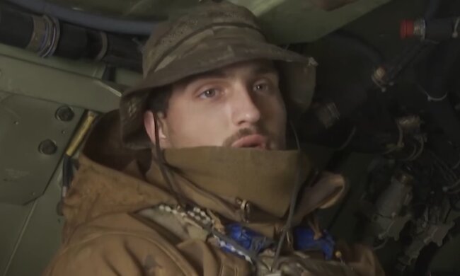 Воин ВСУ встретился с отцом, бросившим его в детстве, на фронте: один в Bradley, другой воюет за оккупантов