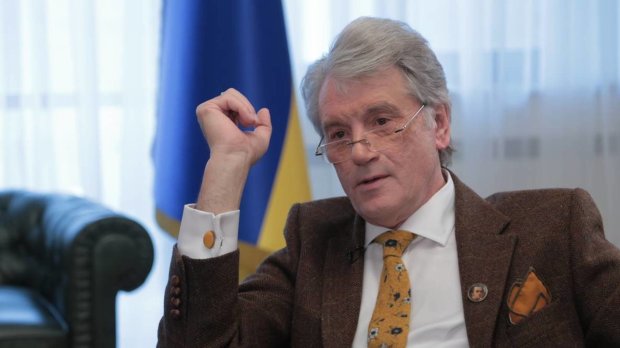 Ющенко виявився замішаний у брудному скандалі: зазіхнули на пам'ять Героя України