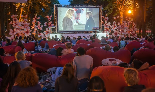 Львів'ян кличуть дивитися кіно під відкритим небом: де і коли