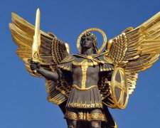 Дарницю прикрасив величезний покровитель Києва (ФОТО)