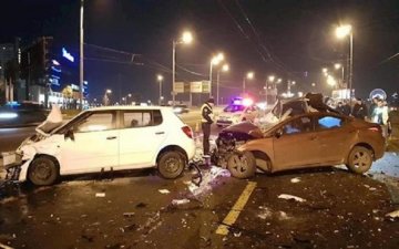 Розтрощені авто та уламки по всій дорозі: Київ сколихнула смертельна ДТП