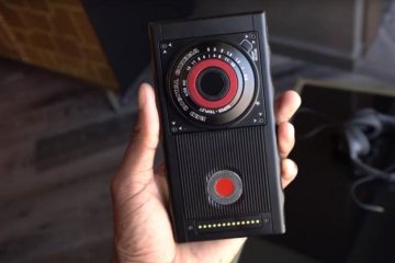 Red Hydrogen One: живі фото найцікавішого смартфона 2018 року